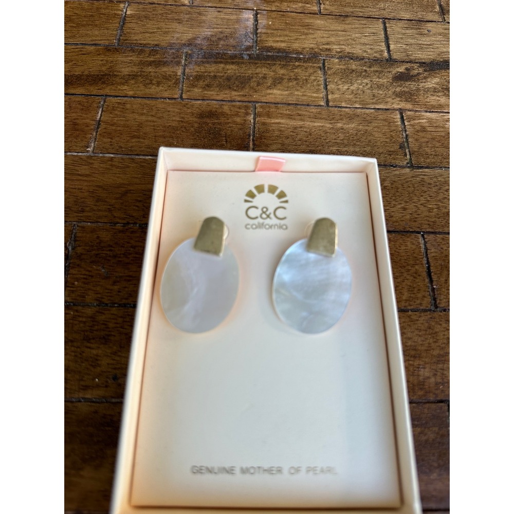 C&C California Mother of Pearl Oval Drop Earrings Gold Tone‎ Genuine Shell